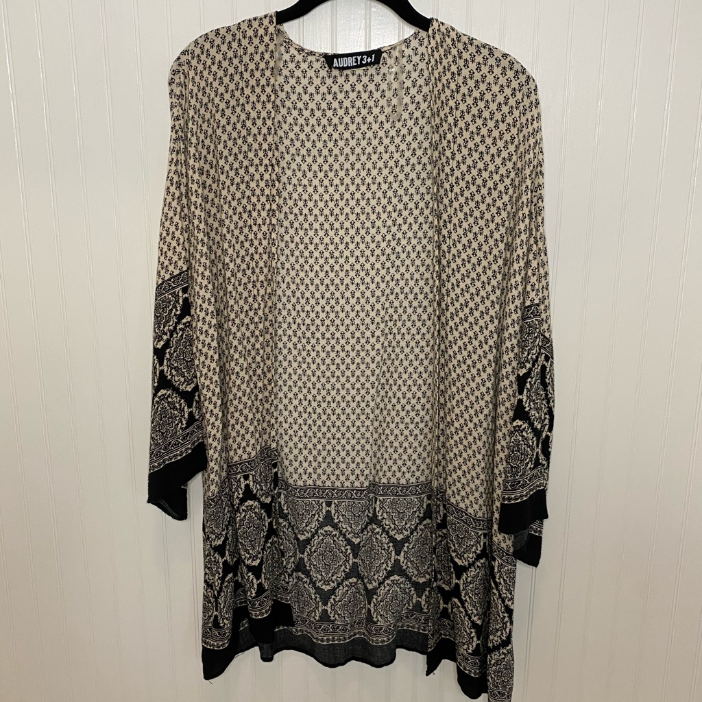 Audrey 3+1 Kimono Size Medium.
